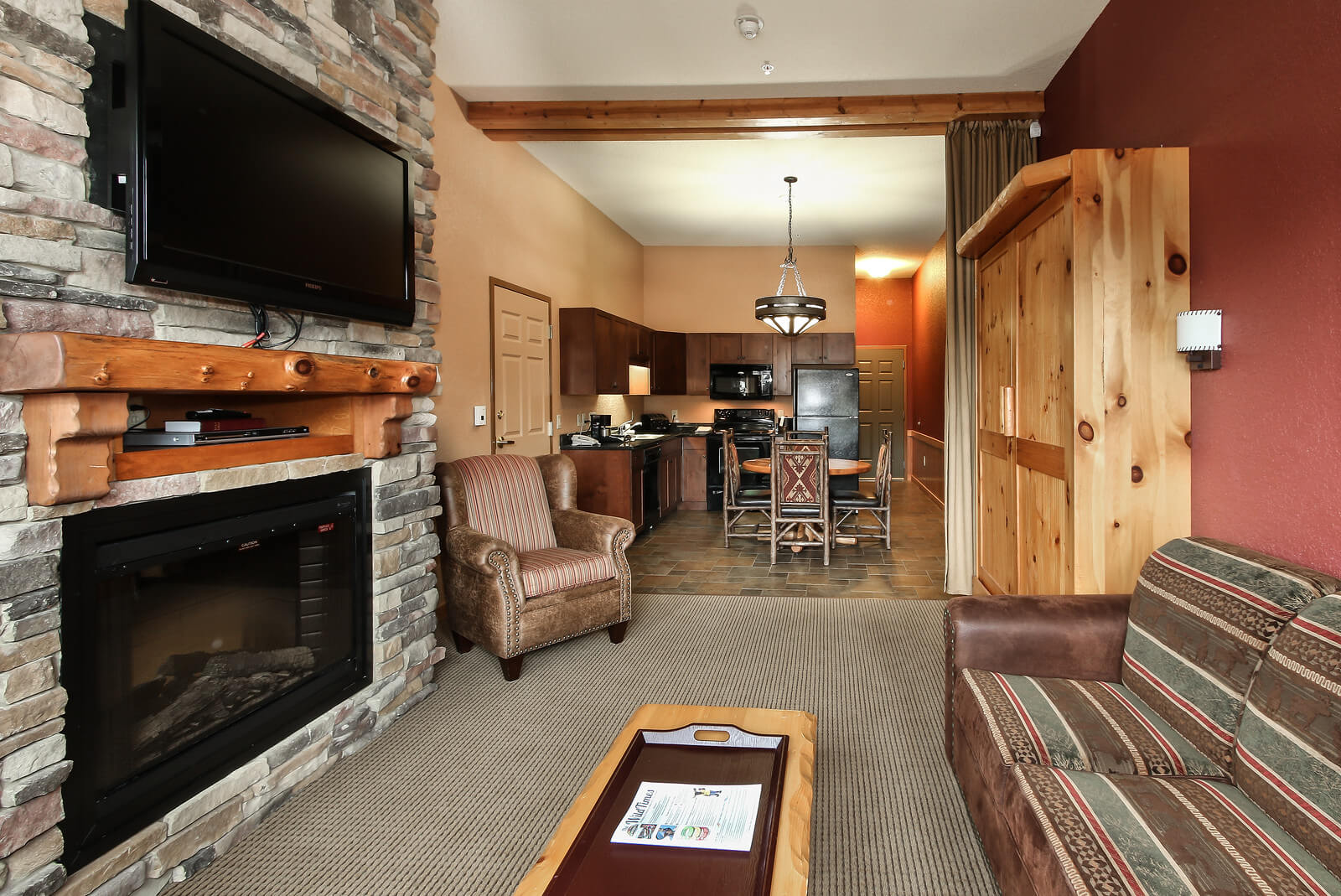 Queen Murphy Deluxe Suite Wilderness at the Smokies
