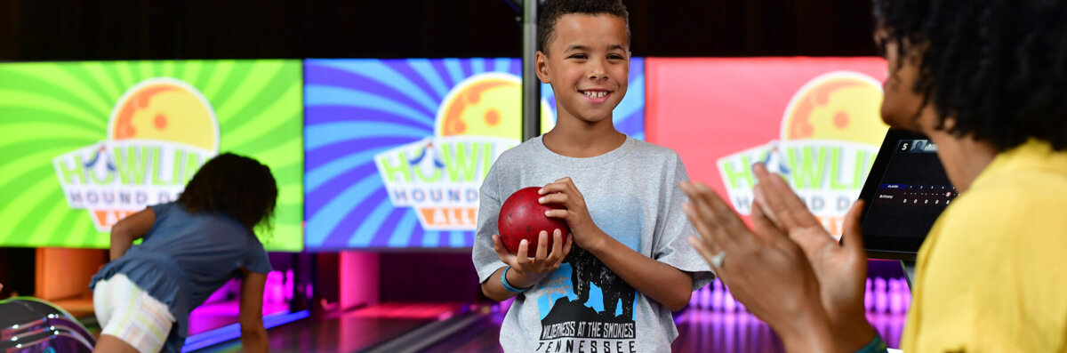 Howlin' Hound Dog Alley