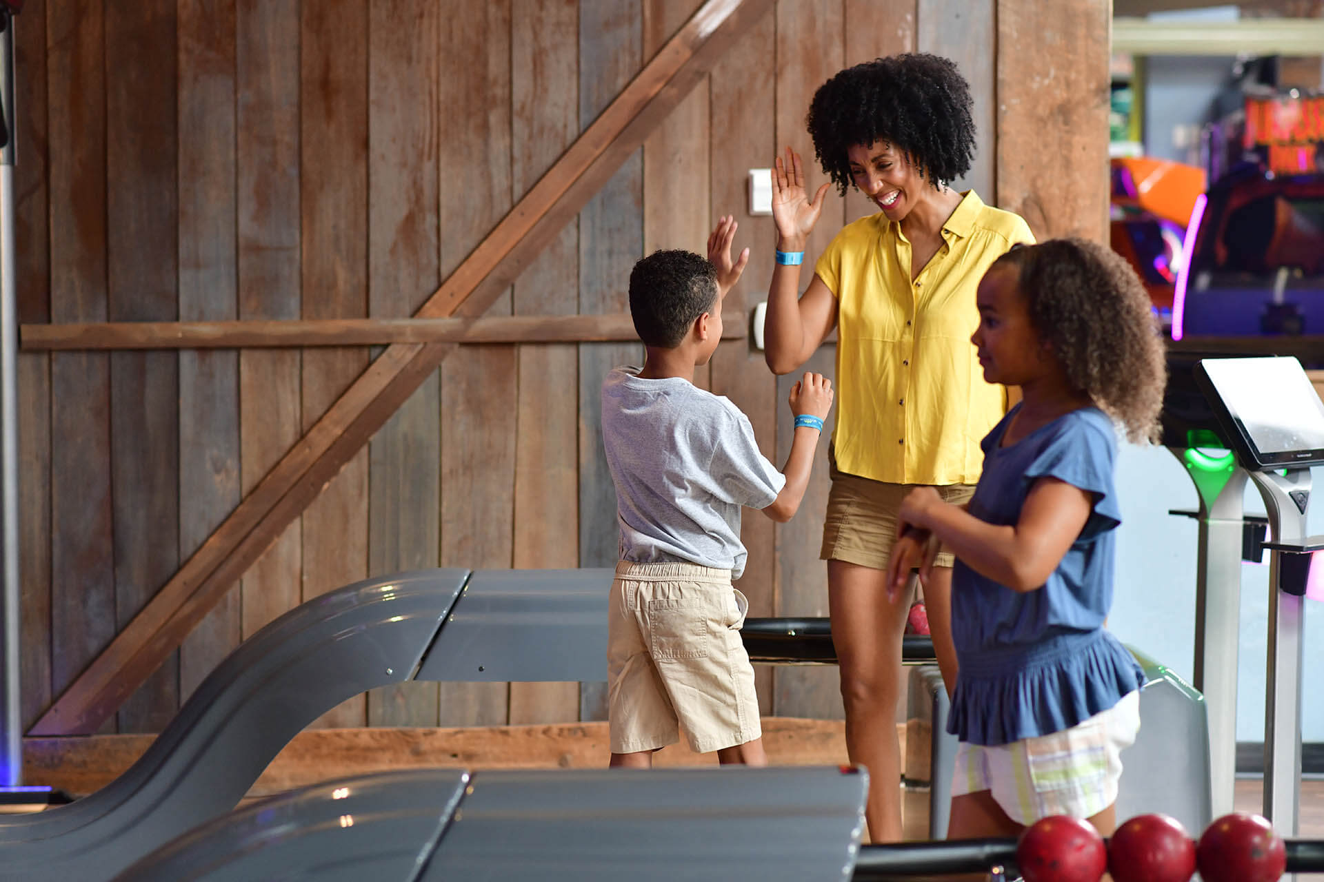 Howlin' Hound Dog Alley Wilderness at the Smokies