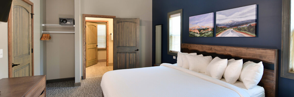 4 bedroom mountainside cabin bedroom